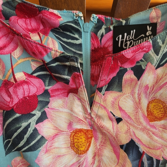 SOLD🚨HELL BUNNY//"Lotus" Retro Pin-up Floral Print Dress - Picture 9 of 10